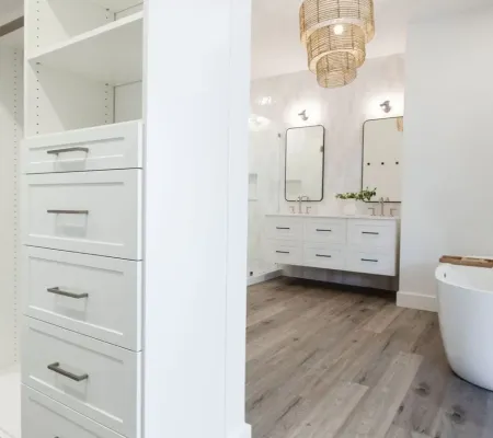 SPLEN02_ClarkMasterBath_20-1500x844